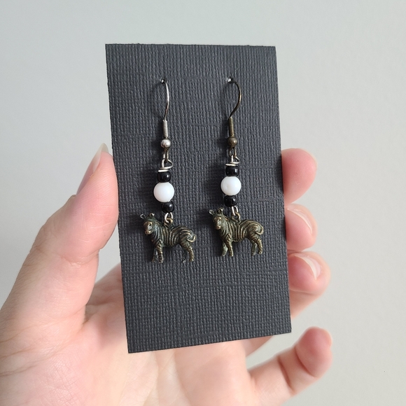 Vintage Zebra Earrings - Picture 1 of 6